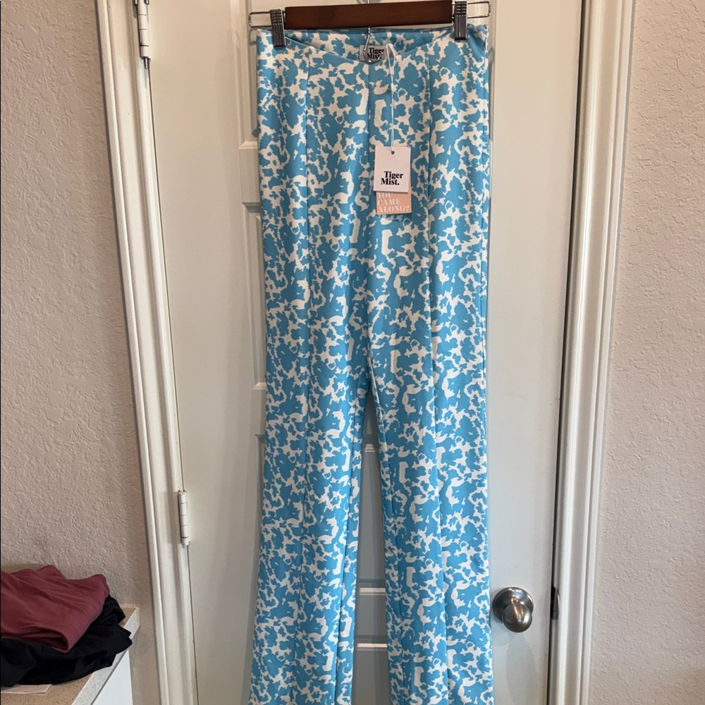Tiger Mist Celeste Women’s Blue and White Patterned Pants